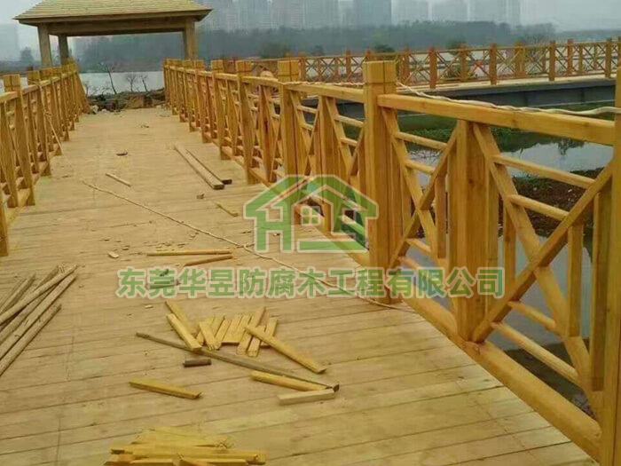 如何選購防腐木圍欄？